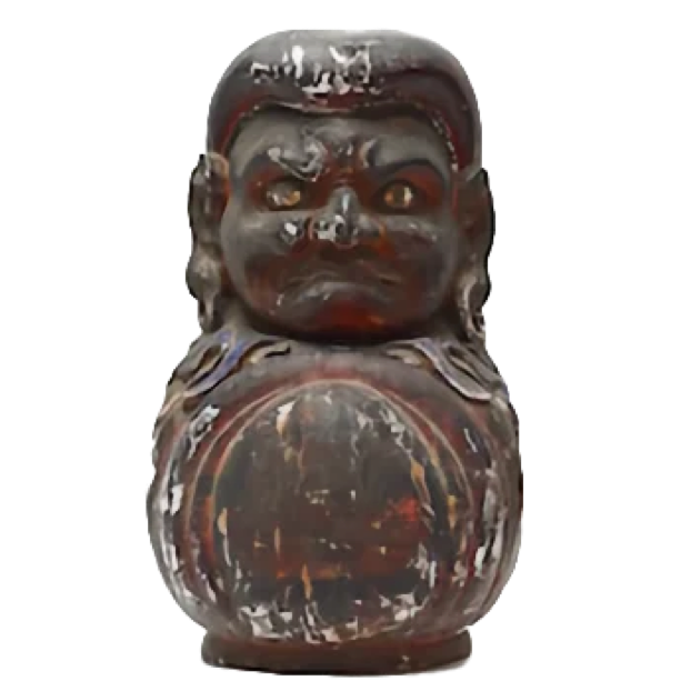 Antiek houten Daruma beeld, te zien in De Lijfschool